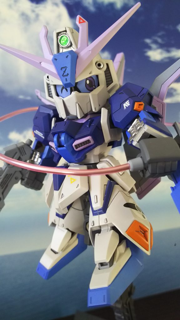 目はオリジナルです。
線がよれちゃってカッコ悪いですが雰囲気は出せたかなと(;^_^A
SDCSはディテールが細かいのでメインカメラなどビルダーズパーツで追加しました。