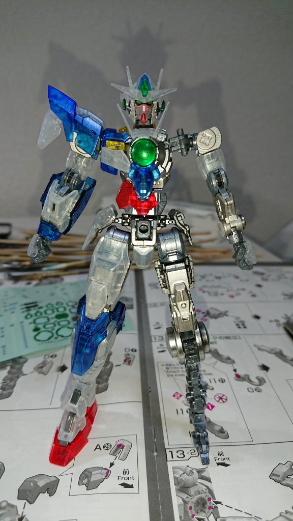 半分だけ外装組立
内装のメタリックをもう少し色分けするとメリハリが出せそうだった。