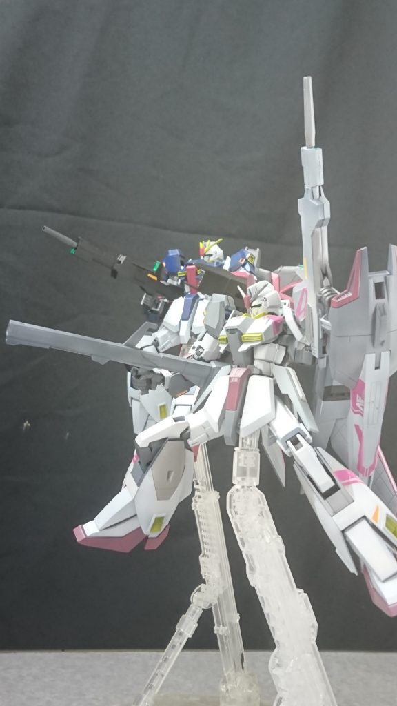 アムロは信頼性の高い実体弾(バズーカなど)装備を好むという誤解?に
乗っかってZ2からクレイバズーカを持ち手込みで拝借。