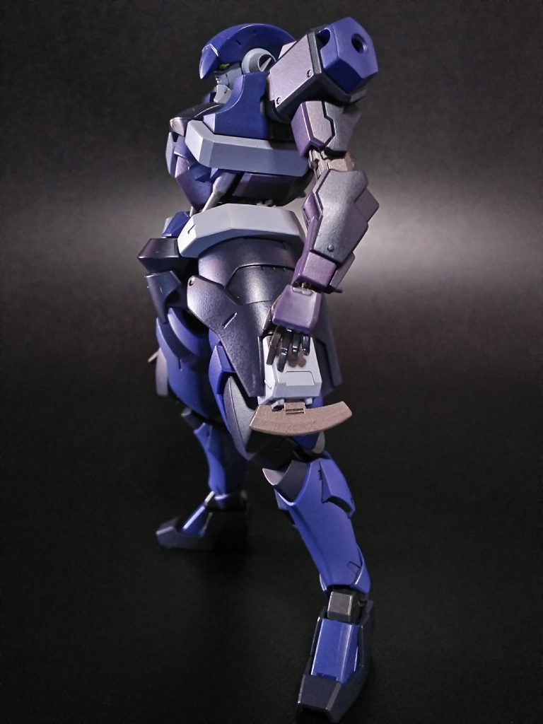 個人的には、肩アーマーの無い状態がシンプルで好きです。