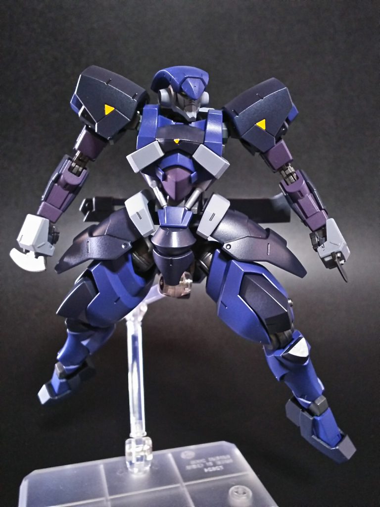肩アーマー装着状態です。