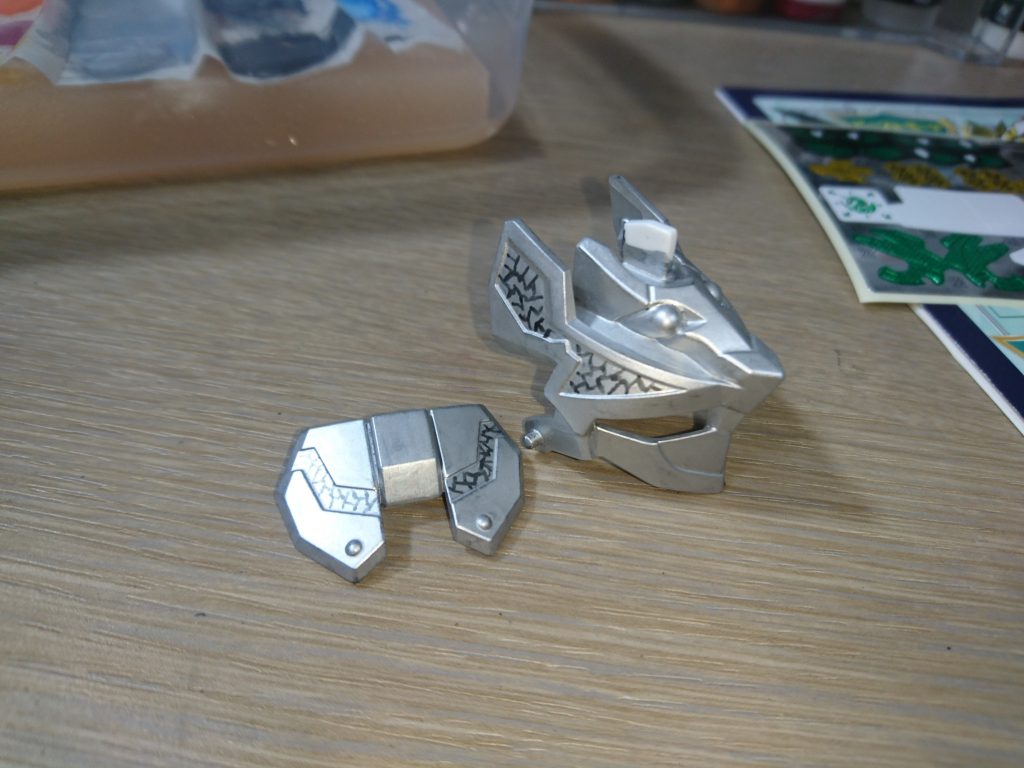 マスクドモード時の装甲柄はフリーハンドで描いてみました。

最後まで見ていただきありがとうございます。