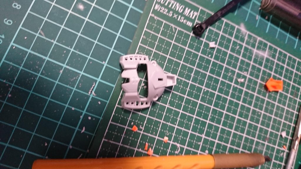 ヘッド本体は穴開けが一番大変でした。
目がシパシパ…そろそろ老眼かもしれません。