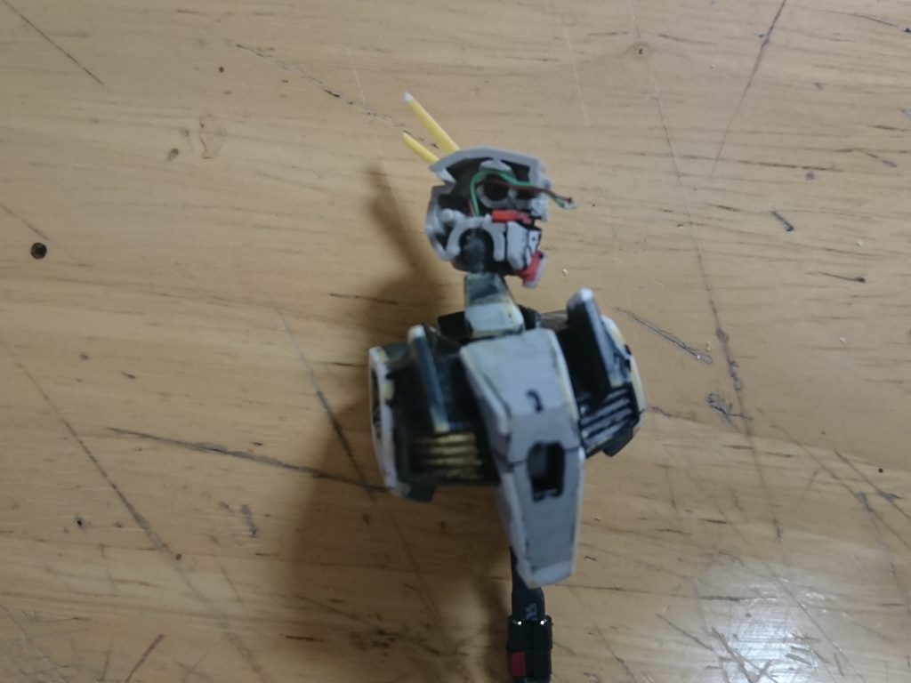 発光ギミックにつきましては頭部にライトがあり