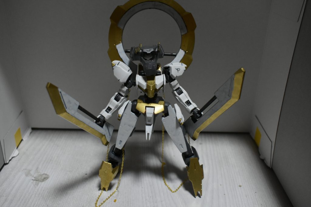 まずは、正面!
どっかの某主人公みたいな、「たかがメインカメラをやられただけだ」
とは、ならないんで、頭部強度を図った!
これが、牡羊座の要素!
(ヤギって思ったやつ、ちょっとこい)