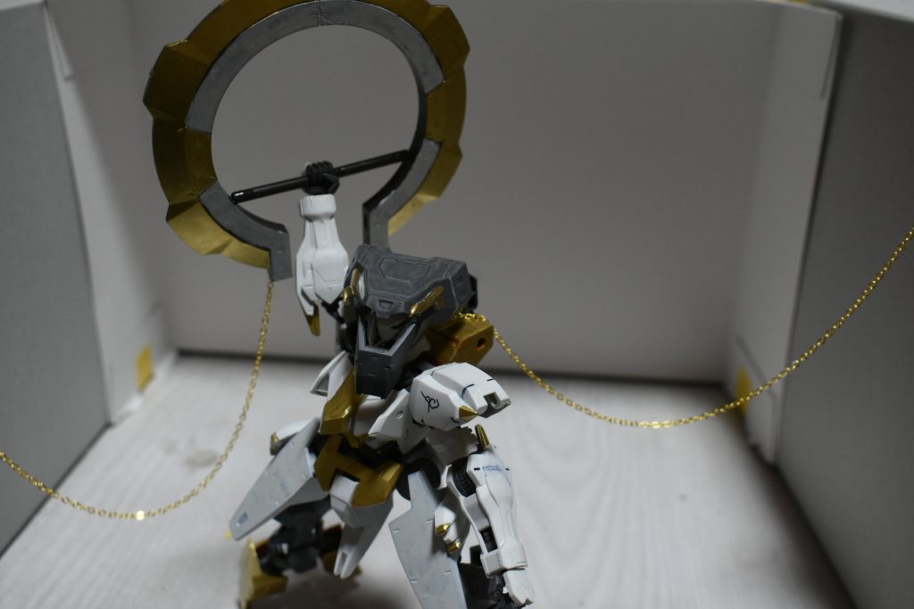 白円月を投げ飛ばせば左右の白金刀も一緒に飛ばせるから広範囲に敵を粉砕!!
これ投げる時は仲間に一声かけます…