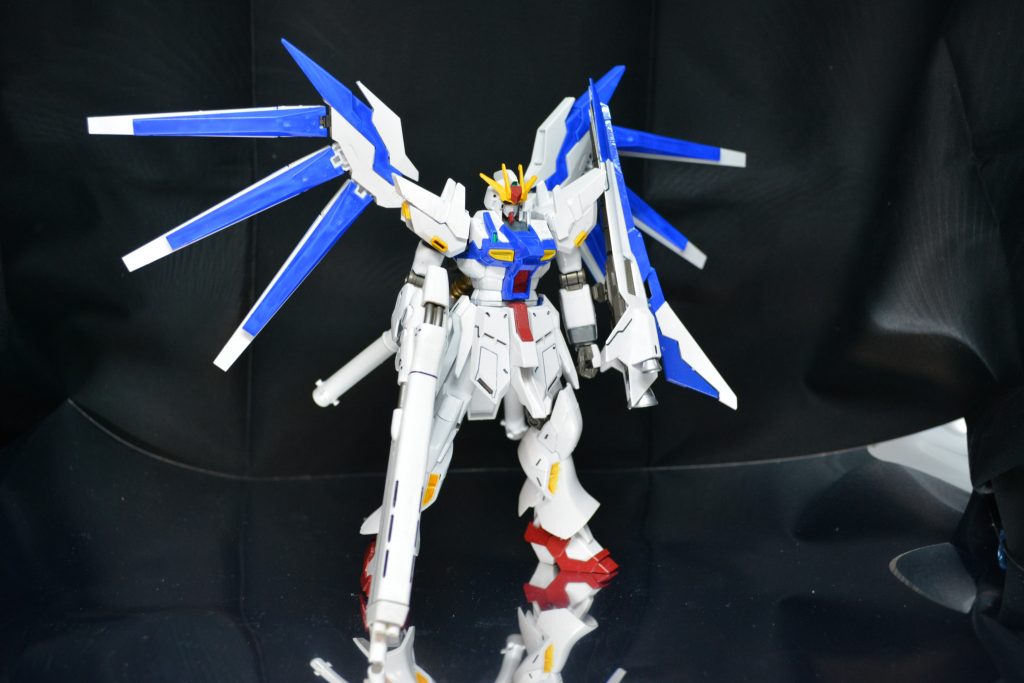 Hi-νガンダムヴレイブ–2枚目/制作者：兜龍