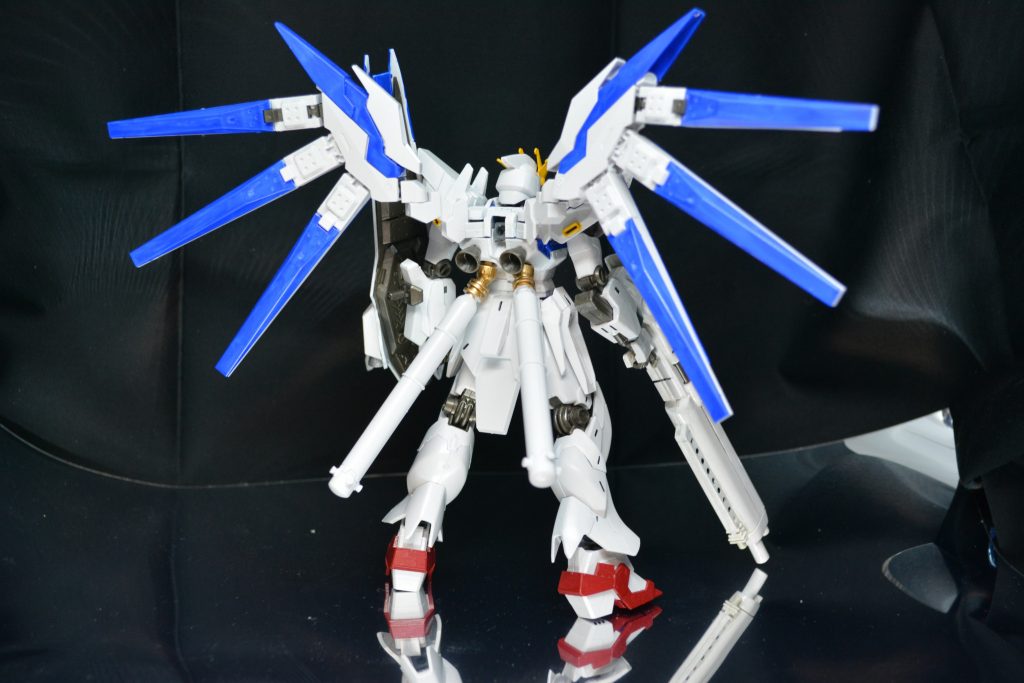 Hi-νガンダムヴレイブ–5枚目/制作者：兜龍