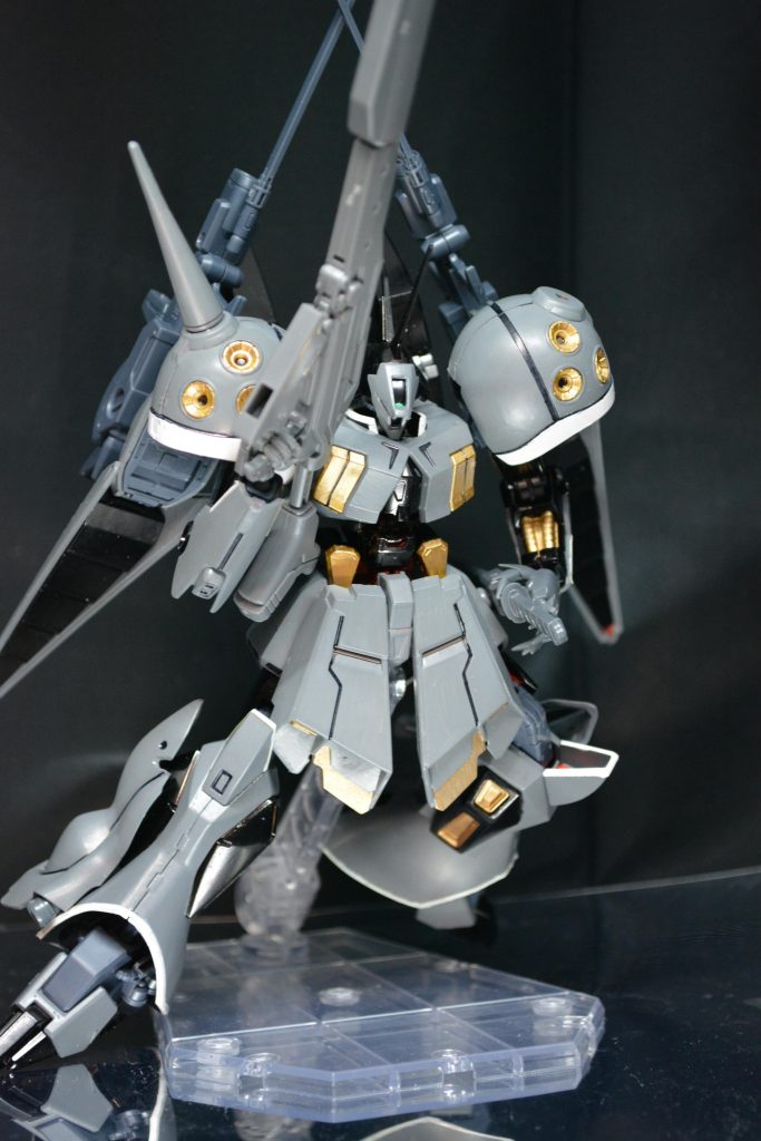 ポーズ

ビームライフルを構えて