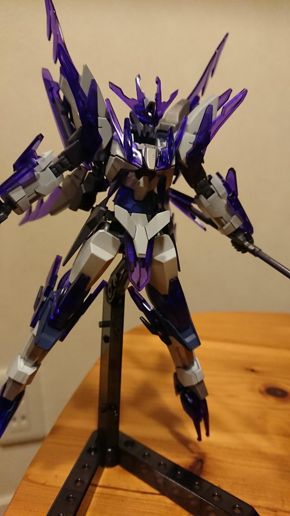 クリスタルからルナプラフスキー粒子を最大量放出する事で『ルナ・トランザム』を発動。
機体性能を飛躍的にアップさせるが、粒子貯蔵量の限界から5秒間の稼働が限度となる。
みたいな脳内設定です(^ω^)