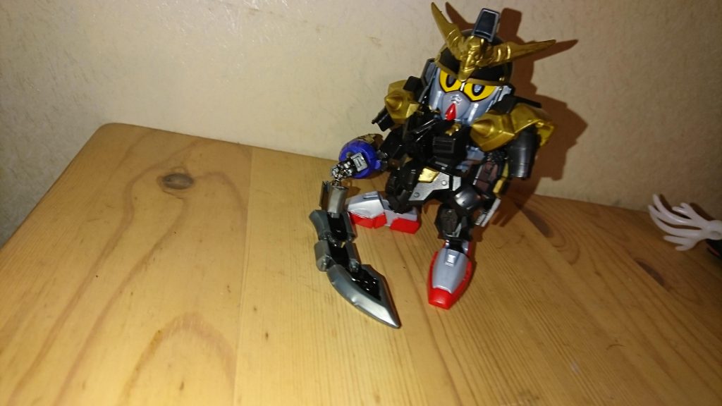 鞭のように使い敵をバラバラにする