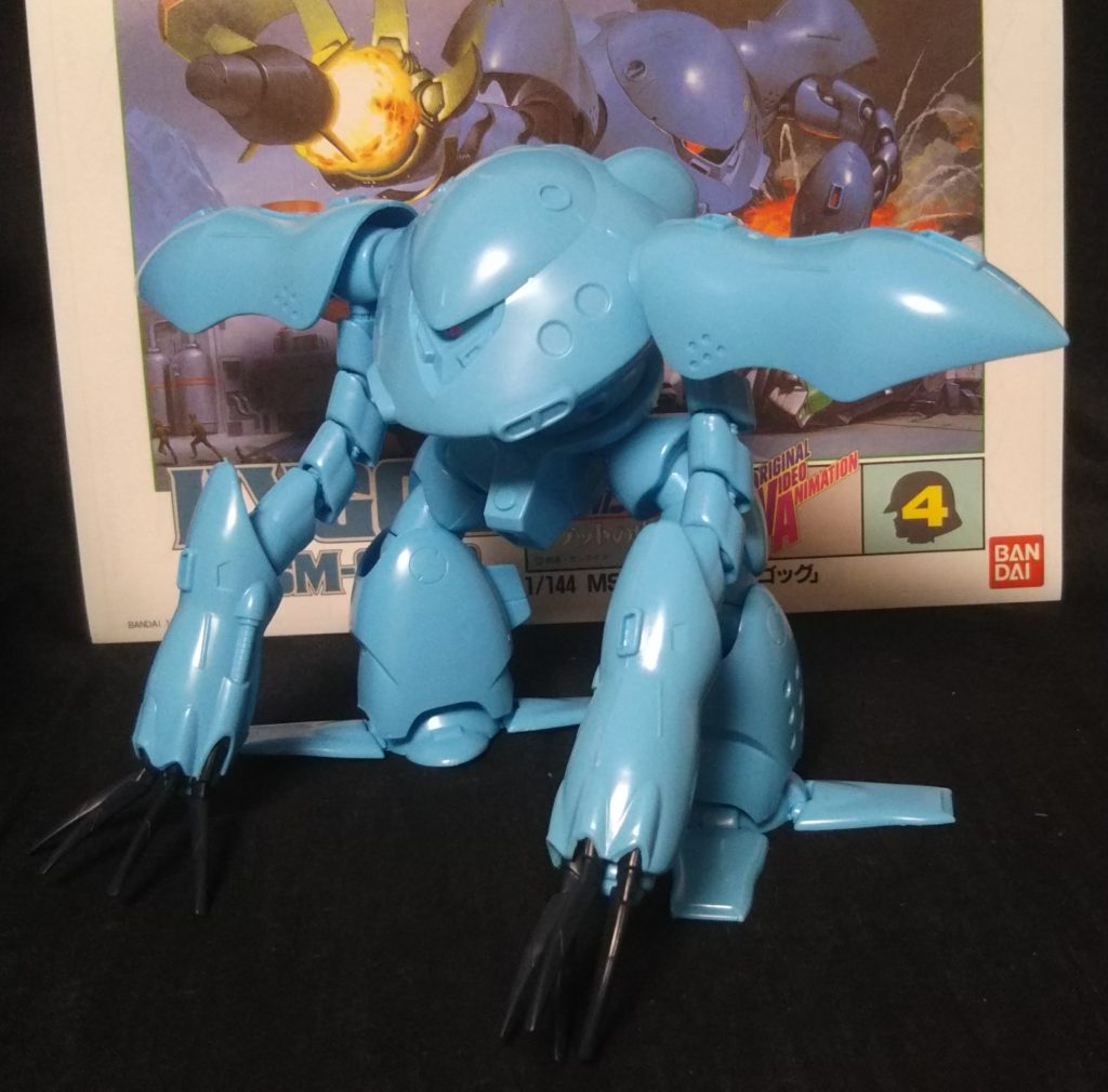 工程というか素組状態、プロポーションがHGUCよりマッシブなので人によってはこちらが好みな人も多いかも