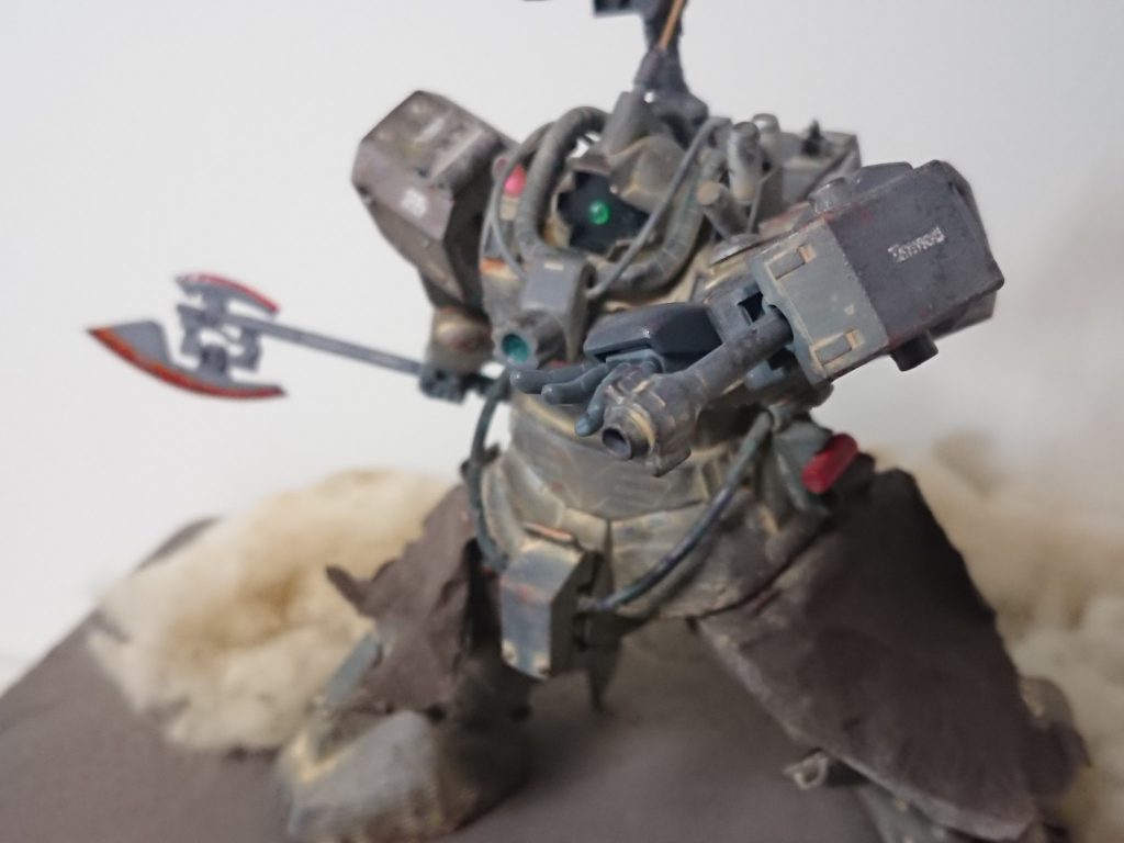 腕部キャノンは単発に改造され、連射能力は落ちたものの、単発の威力は向上している。