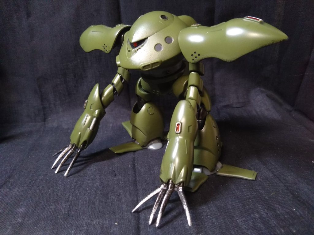 少し前にツイッターに上げたデカールや汚しを行う前の状態の写真
実は腰が前後逆なのに画像を上げてから大分後に気が付いて恥ずかしいと思っていたのはこれを読んだあなたと私だけの秘密だ!