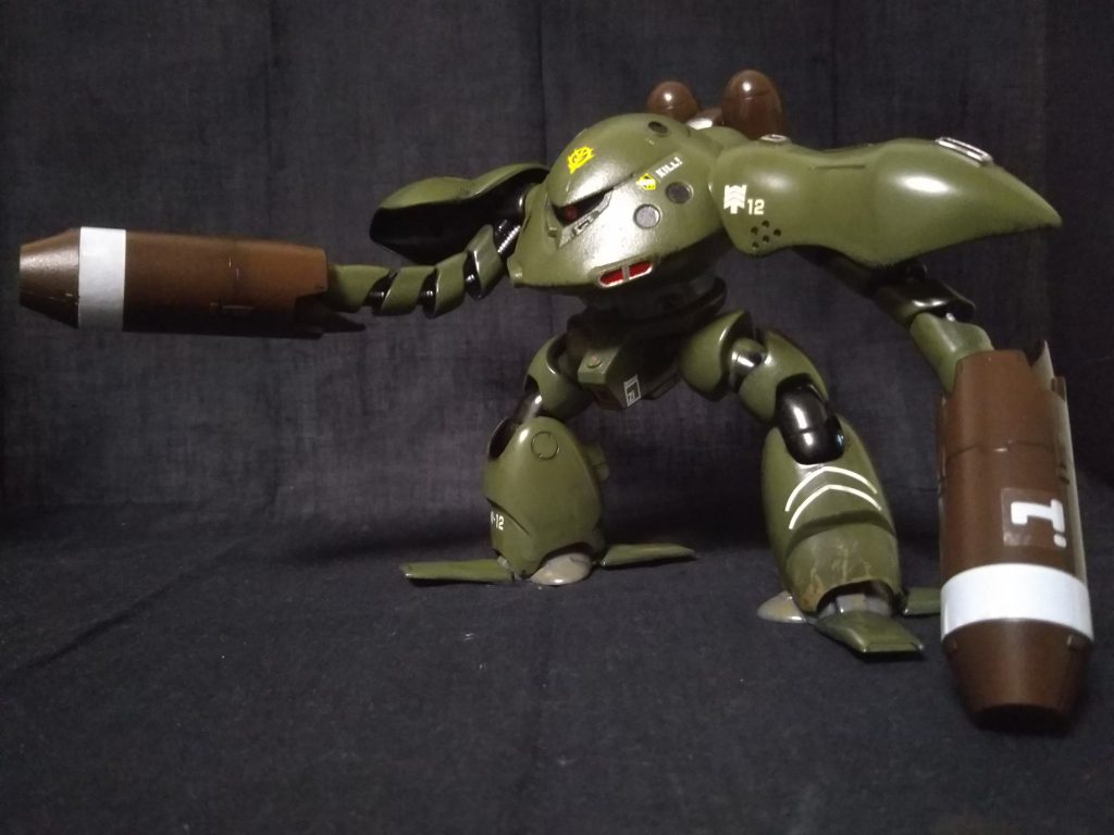 ミサイルユニットとジェットパックはレッドブラウンで塗装しています