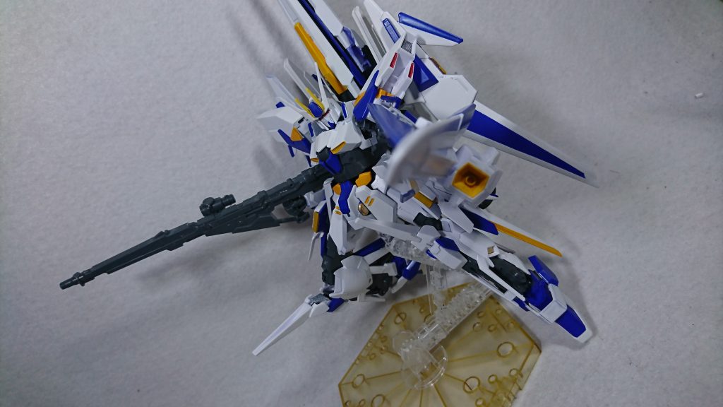 ･シールド
シールドという名称ではあるが主に運用されるのが各種武装の収納スペースやMS変形時に機首として機能。

取り付けられている武装は
･ビームサーベル(ビームガン)
･ハイメガキャノン
の二つである。