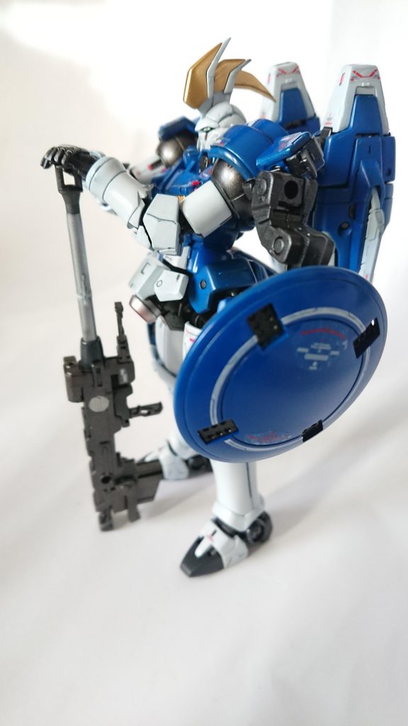 シールドが一番わかりやすくてかってます。
処理としては、普通に塗装した後にトップコート、スジ彫り堂のガラスコートていうコンパウンドで磨いただけです。