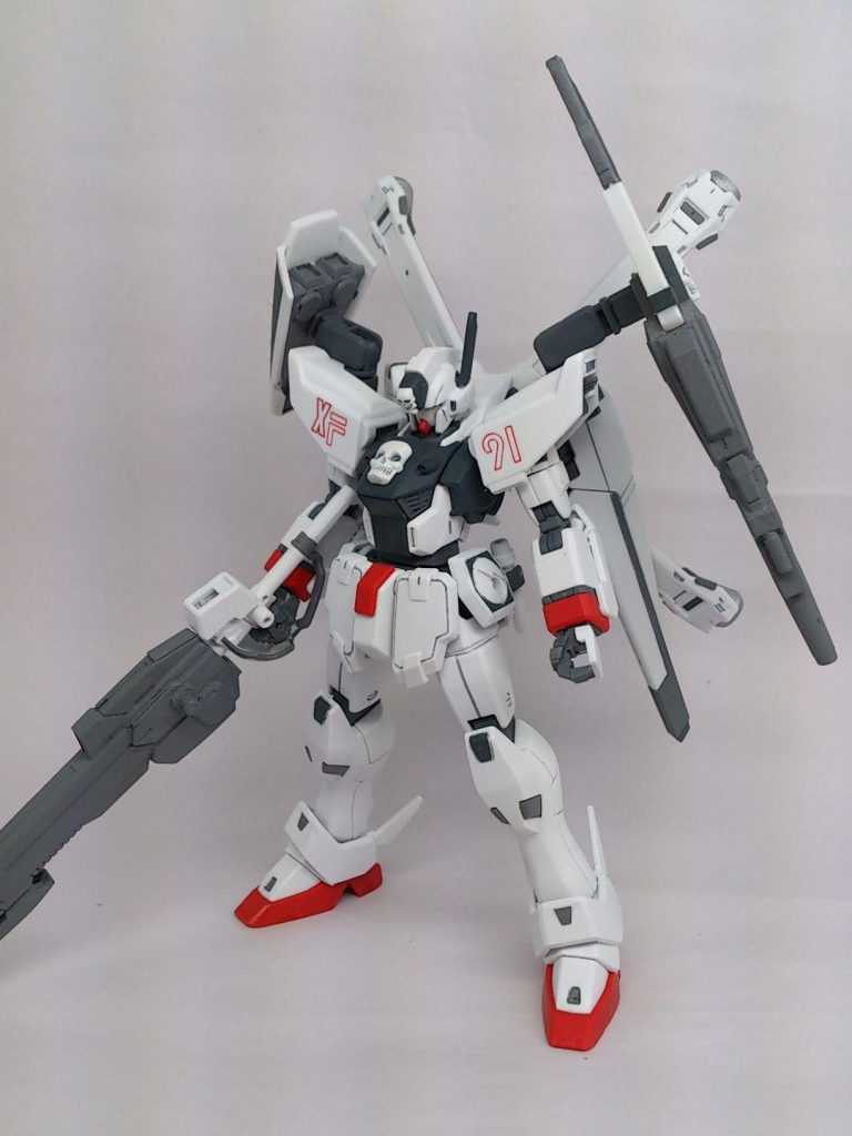 前、マントなし。ザンバスターはGバウンサーのビームライフルを使って大型化。