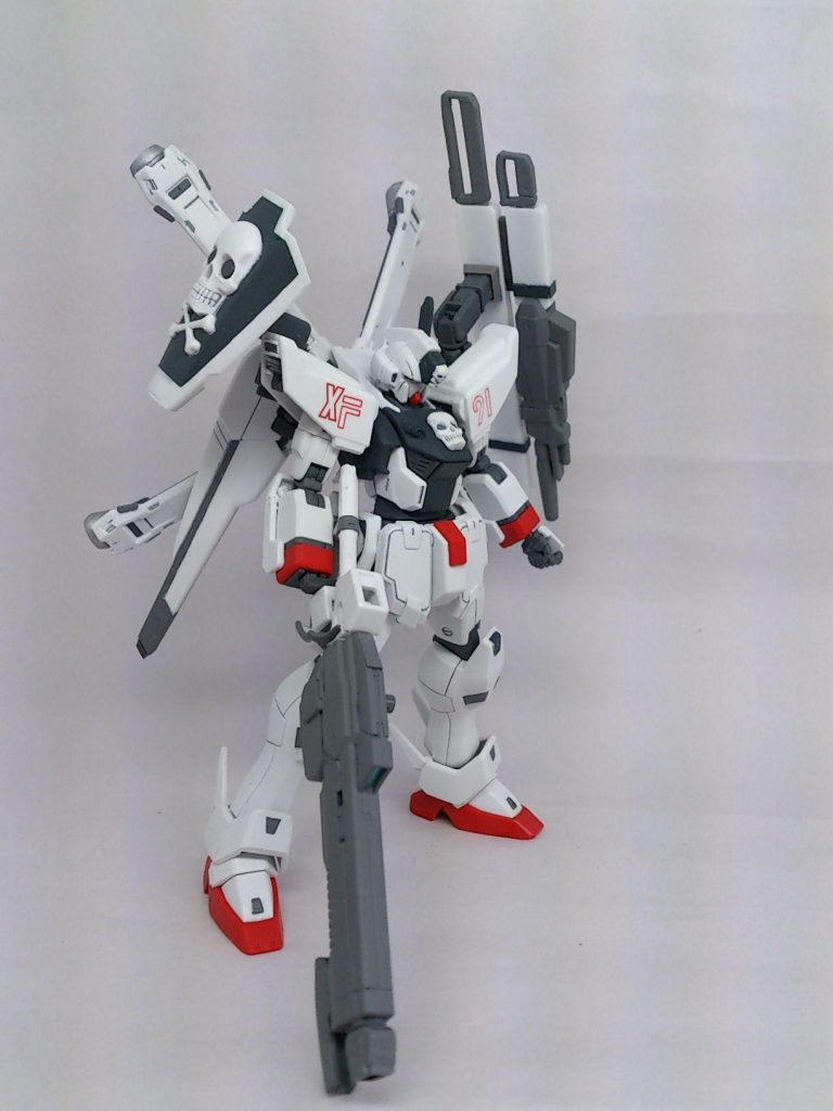 右肩はシールド。頭部はV字アンテナを取っ払ってフリントっぽくしました。