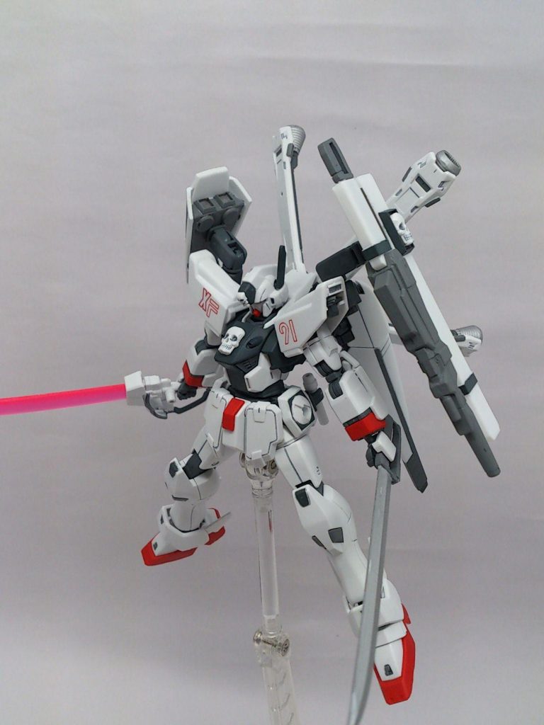 抜刀。ザンバスターを外してビームザンバーもそのまま使えるように。