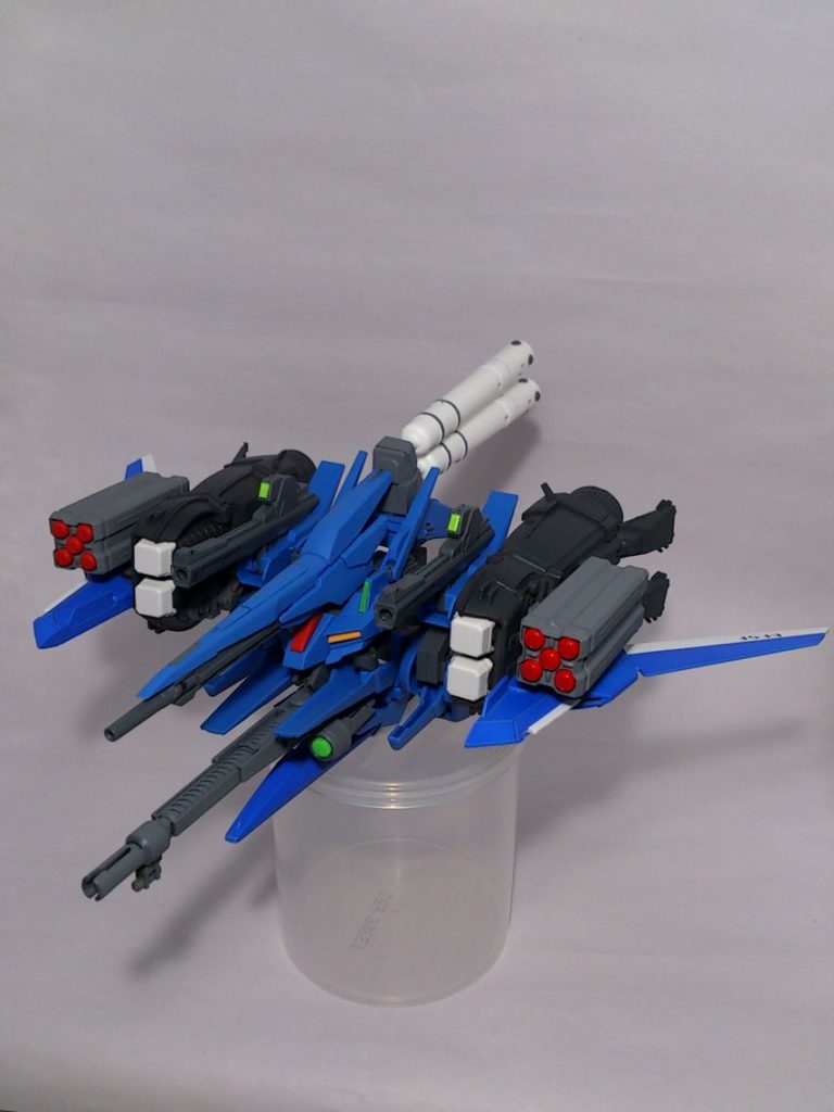 ずんぐりむっくりなウェイブライダー形態。