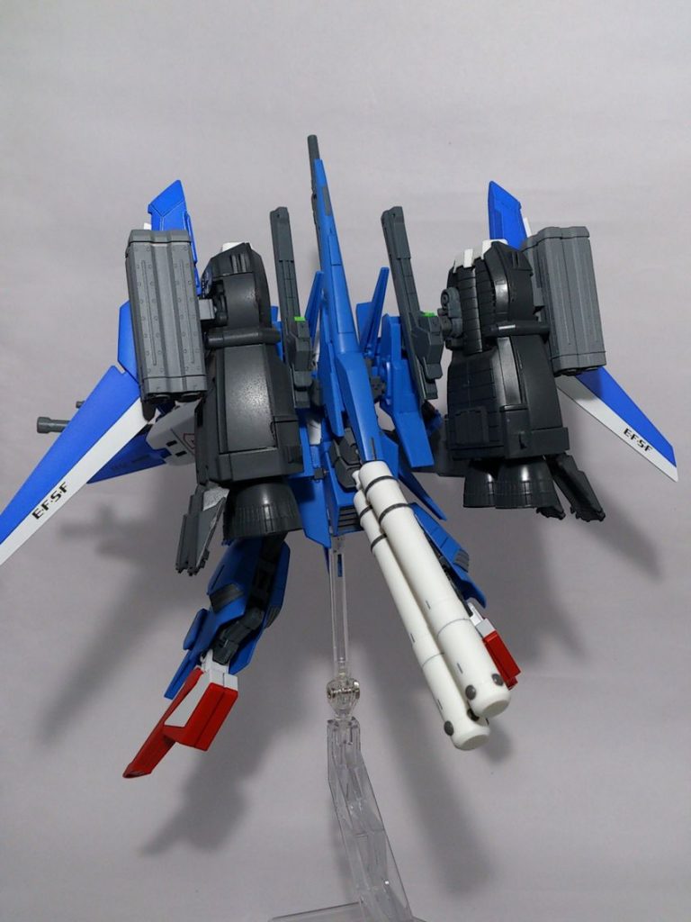 背部。Ex-Sのブースターユニットにデルタプラスのウイングに出所不明のミサイルポッドを追加しました。プロペラントはビルダーズパーツ。カカトは余剰パーツのZIIの物を使用。