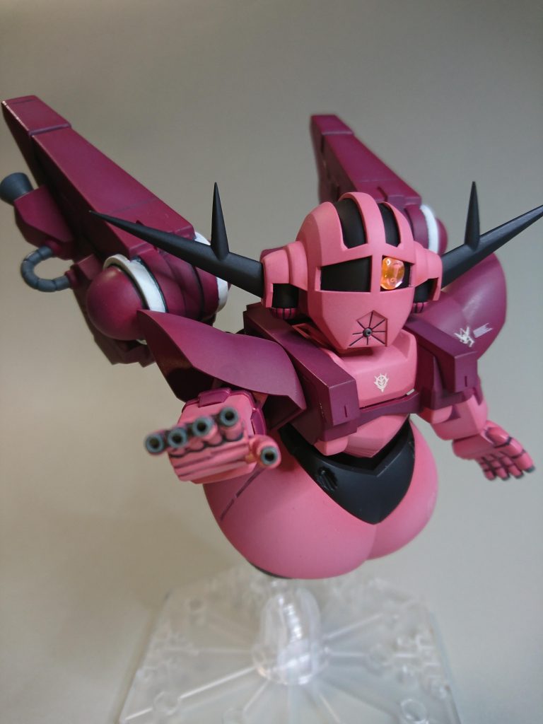 ジオング本体はBB戦士を使用。メガ粒子砲等は市販パーツに変更してます。スカート後方に2個あるスラスター基部はそれっぽいボールペンのキャップを半分に切って貼り付けました。バーニアも本体以外は市販パーツです