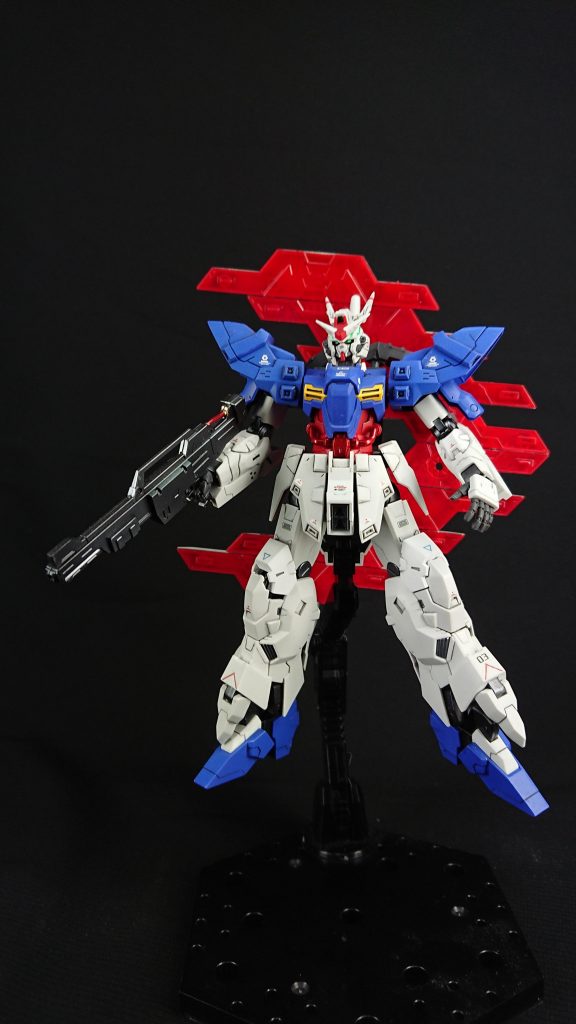 正面。
サイコプレート背負ってると自立できないのでベース付き。