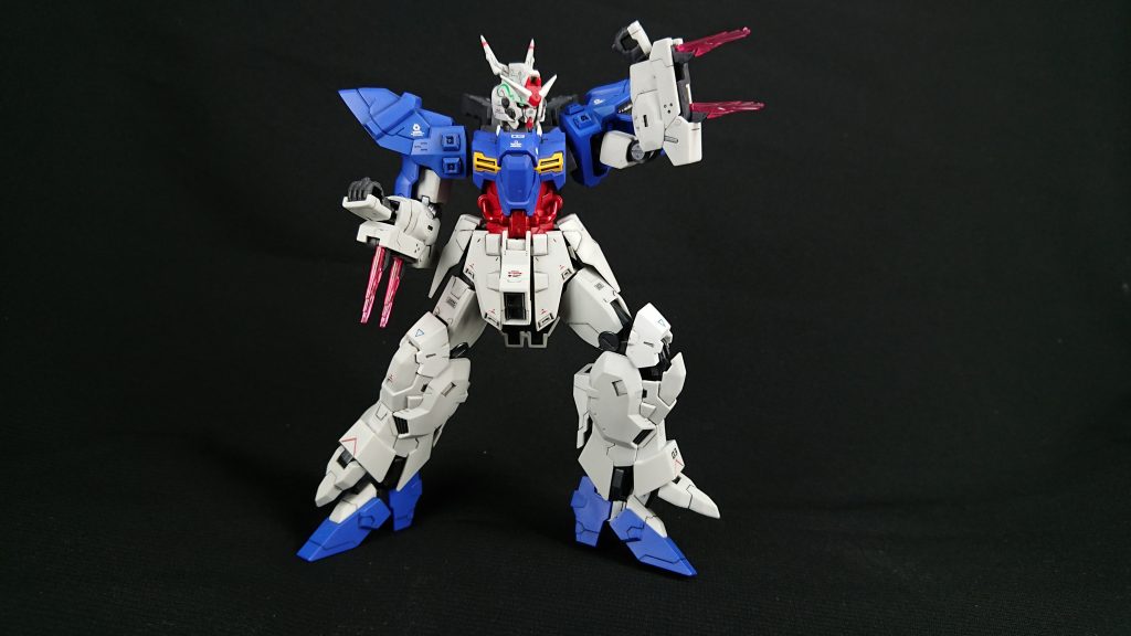 両腕に内蔵のバタフライエッジ。