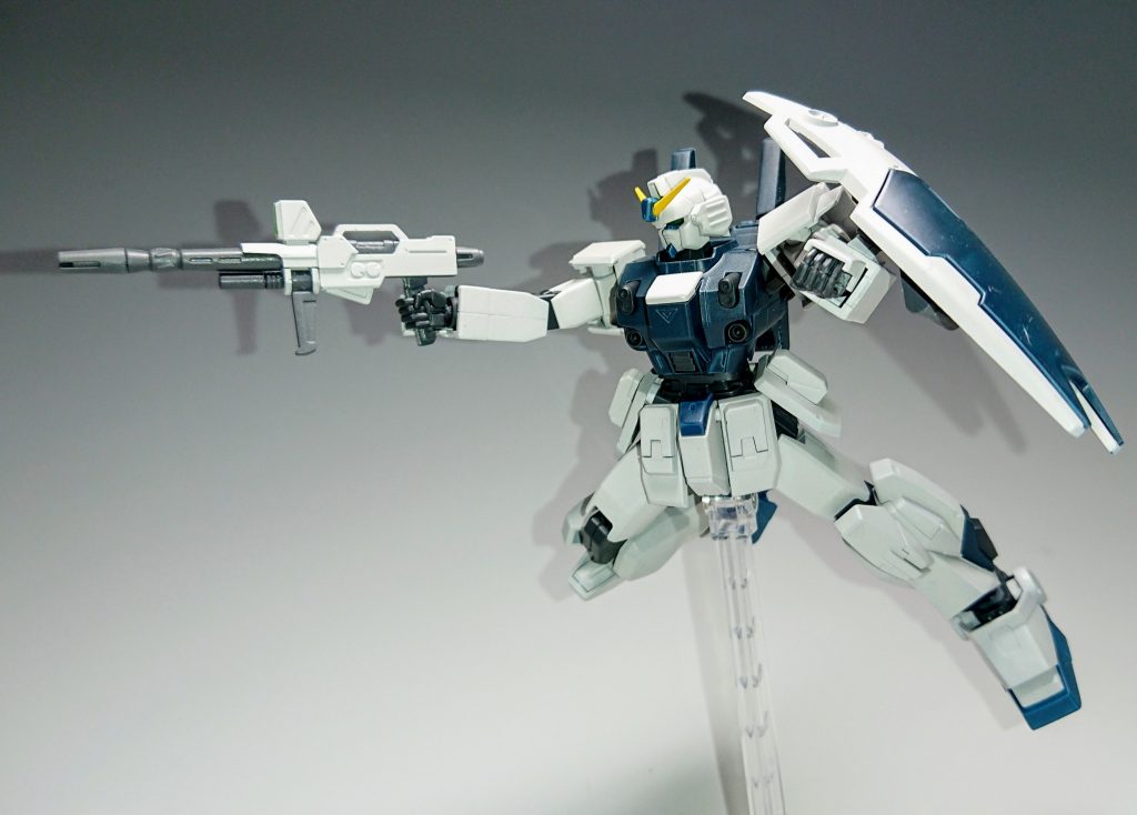 シールドはジム・コマンドの物を流用