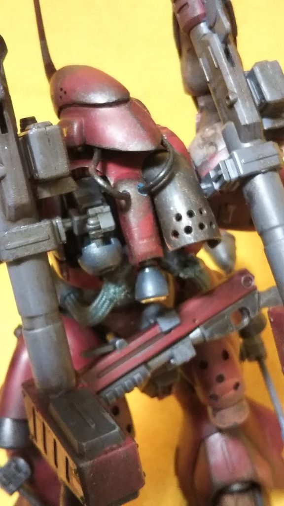 頭から配線を出したりして