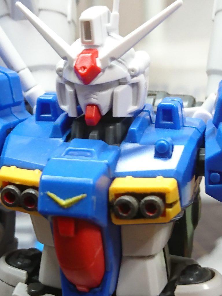 フルバーニアンですが加工前はこんな感じでした
やはりアンテナ根元部分の隙間が気になりますね