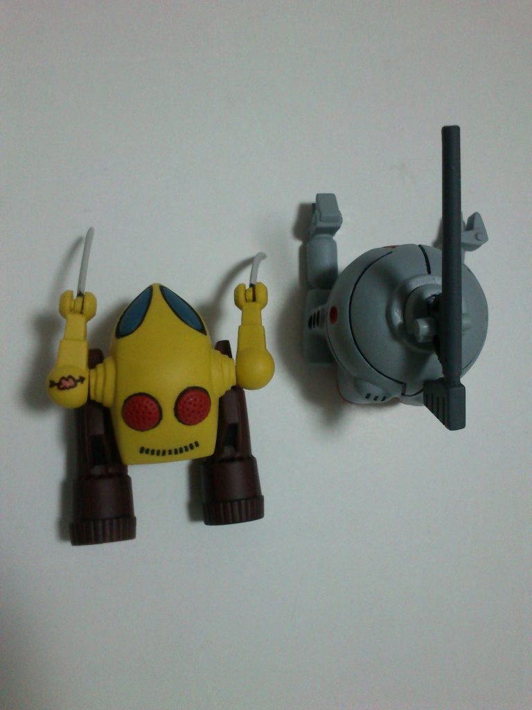 ボールは砲身と腕を短く、ザクレロは目を大きくしてSD風にしています。