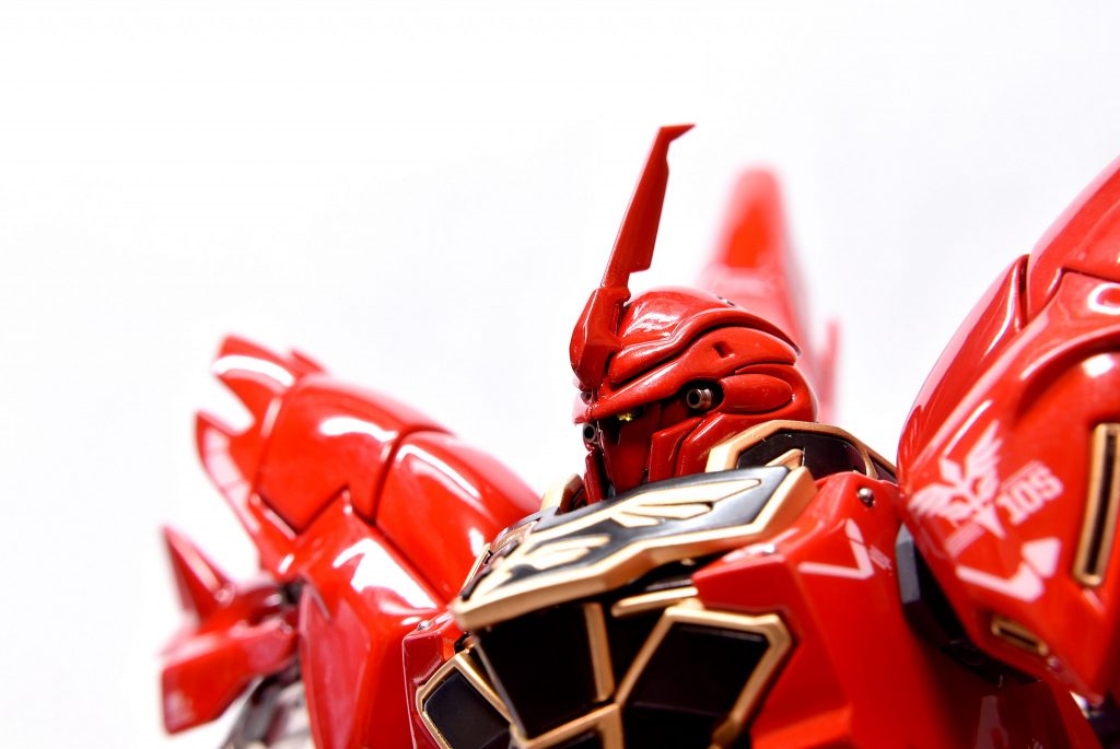 同じくモノアイもハイキューパーツのVCドームとSPプレートに。
モノアイが全然見えなくて残念…。