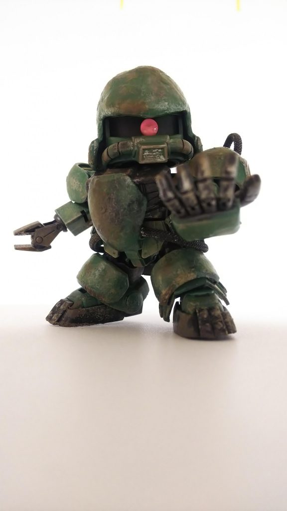 どこにもSDのザクが売ってなくて苦肉の策でしたが、結果的に好きな作品となりました。