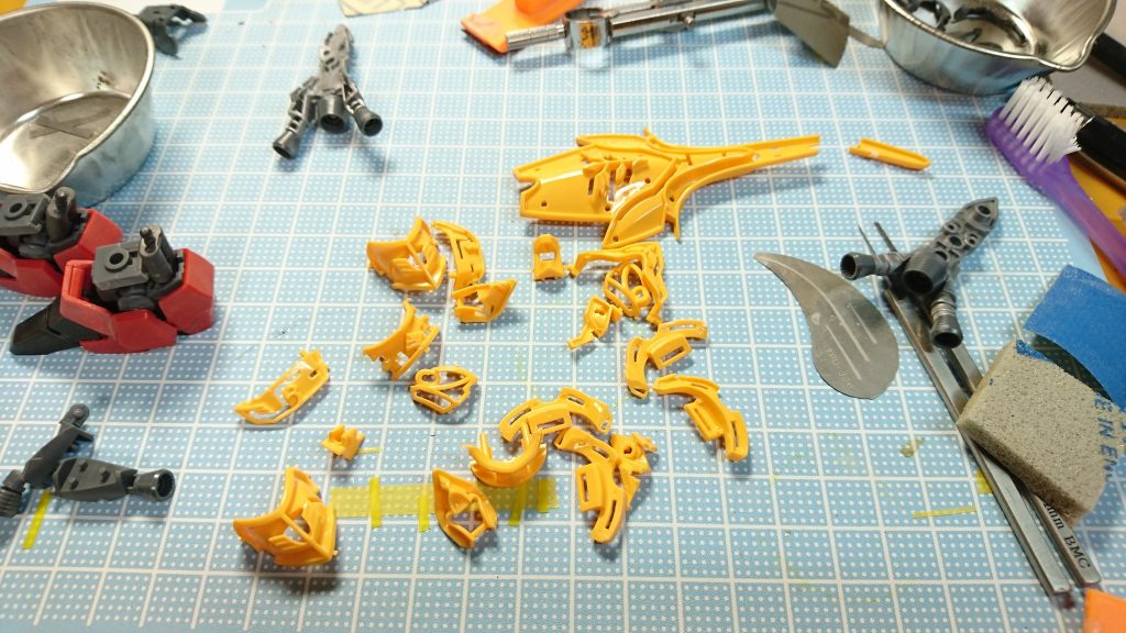 メッキパーツはラッカーシンナーで塗装を剥がした後、
ドメスト（トイレ洗剤）約3倍希釈でメッキを剥がし、
クレオスのレッドゴールドで塗装し直しました。

最後までご覧くださりありがとうございました。
気に入って頂けたら幸いです。