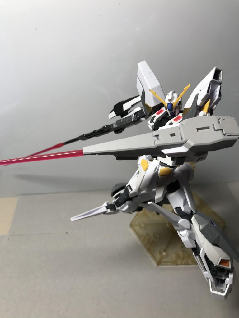 ライフルとシールドからはビームサーベルも出せれます!!急な近接攻撃も対処可能です!