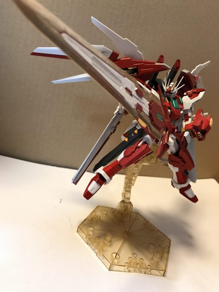 エクセリオンキャリバー
エクセリオン専用の必殺剣でディバインセイヴァーのイグナイトエクスカリバーやディスティニーのメテオライトエクスカリバーから用いたデータで構成された聖剣
機体のエネルギーを光に変換、集束・加速させることで運動量を増大させ、光の断層による“究極の斬撃”として放つ。 
放たれた一撃は金色の奔流となって射線上にある一切を消し飛ばす。