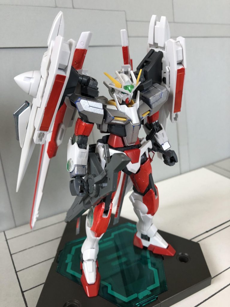 前。
「オーライザー無しでのツインドライヴ安定化&スペック向上」をコンセプトに作りました。どう改造しようか迷いましたがツインドライヴを安定させるオーライザーをドッキングという形ではなく一体化させてしまおうと思い、元のドライヴを外した代わりに新規ドライヴを搭載させたライザーのバインダーを載せました。