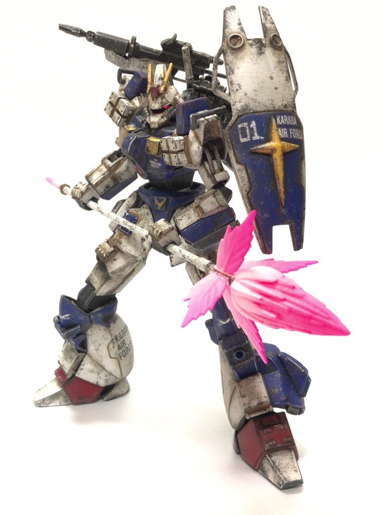 陸戦型ガンダムS型のビームジャベリンは派手な作りでカッコいいですね。