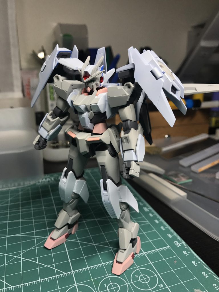 今までサフ状態で組み立てをやったことなかったのですが、この状態で組み立てると、クリアランス処理が必要なとこが分かり易くて良いと思いました。