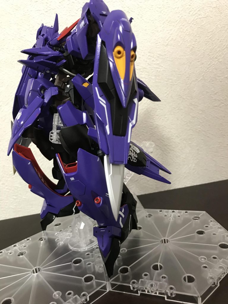 左側は通常のブレードと同じ金属
ダブルオーガンダムのシールドです