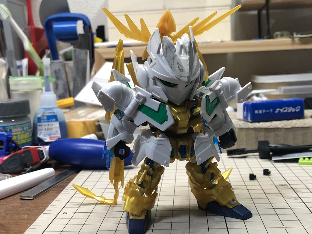 マスクドモードのユニコーンの頭をパテでフェニックスの形に変えました