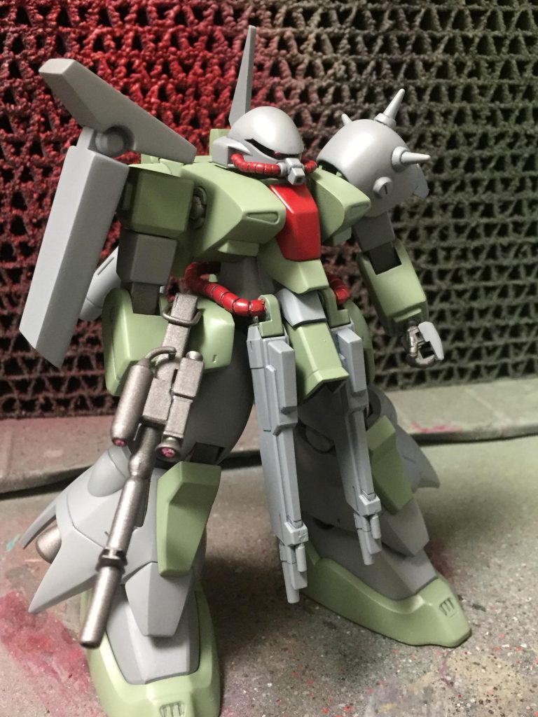 ザクⅢのカスタムタイプの1つで各ユニットがノーマルタイプと比べてマイルドな仕様となっている．