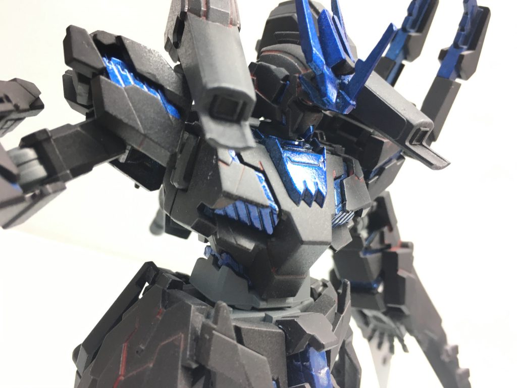 「極黒幻影機装伍式:開眼、幻影、虚構にて」
コード:666 Phantom
ミラージュコロイドの様な光学迷彩だが、あらゆるレーダーから観測不可となりまさに幽霊の様になる。
1度使えば1時間は使用不可となり、実質一試合につき1度きりしか使えない