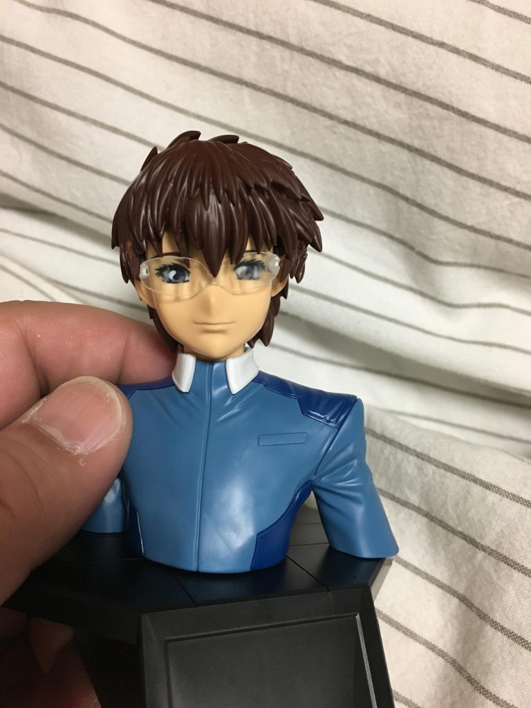 髪を切って、メガネを作成。
肩が上がり気味なので、少し曲げたり削ったりしました。