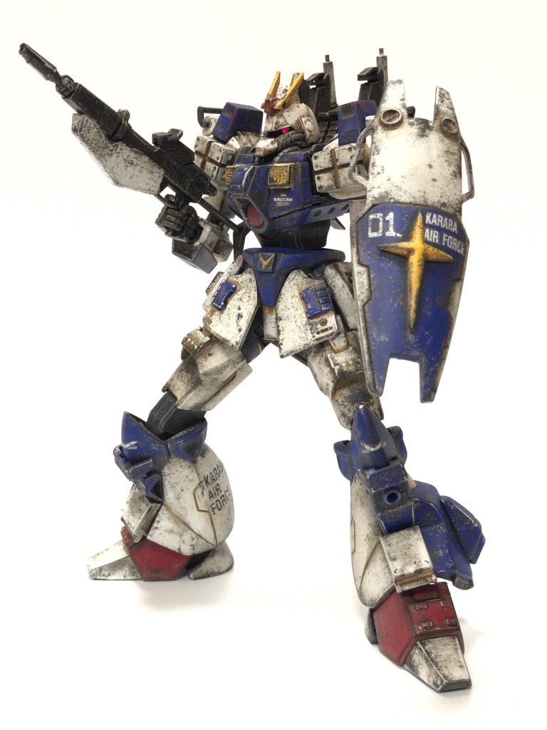 ちなみにモノアイはミライトに置き換えてあるのでしっかり光ってます。モノアイの睨みが効いててカッコいい!