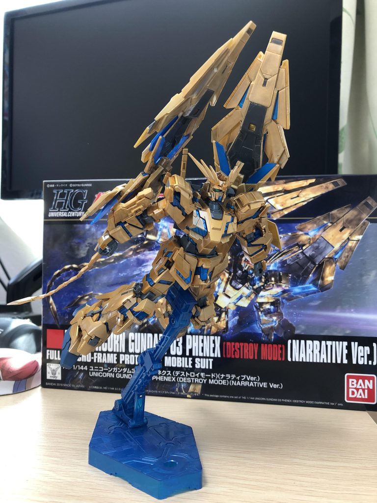 金色に輝くイメージにしたかったので、トップコートは光沢を選び、完成！