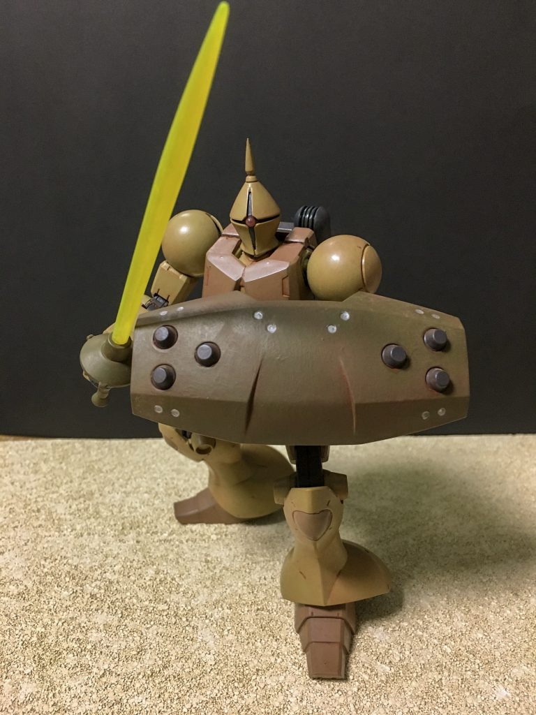 シールドはモビルワーカーのものを使用。
ウェザリングは、レイヤーバイオレットでフィルタリング後、ラストオレンジでスミ入れ、ピグメントを付けて終了。
正直、フィルタリングはどんだけ効果があるかわかんないですね。