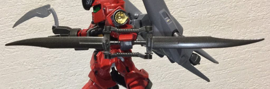 *ヒートナギナタ*:ふた振りのヒートソードが連結されており、分離して二刀流で使用することも可能。